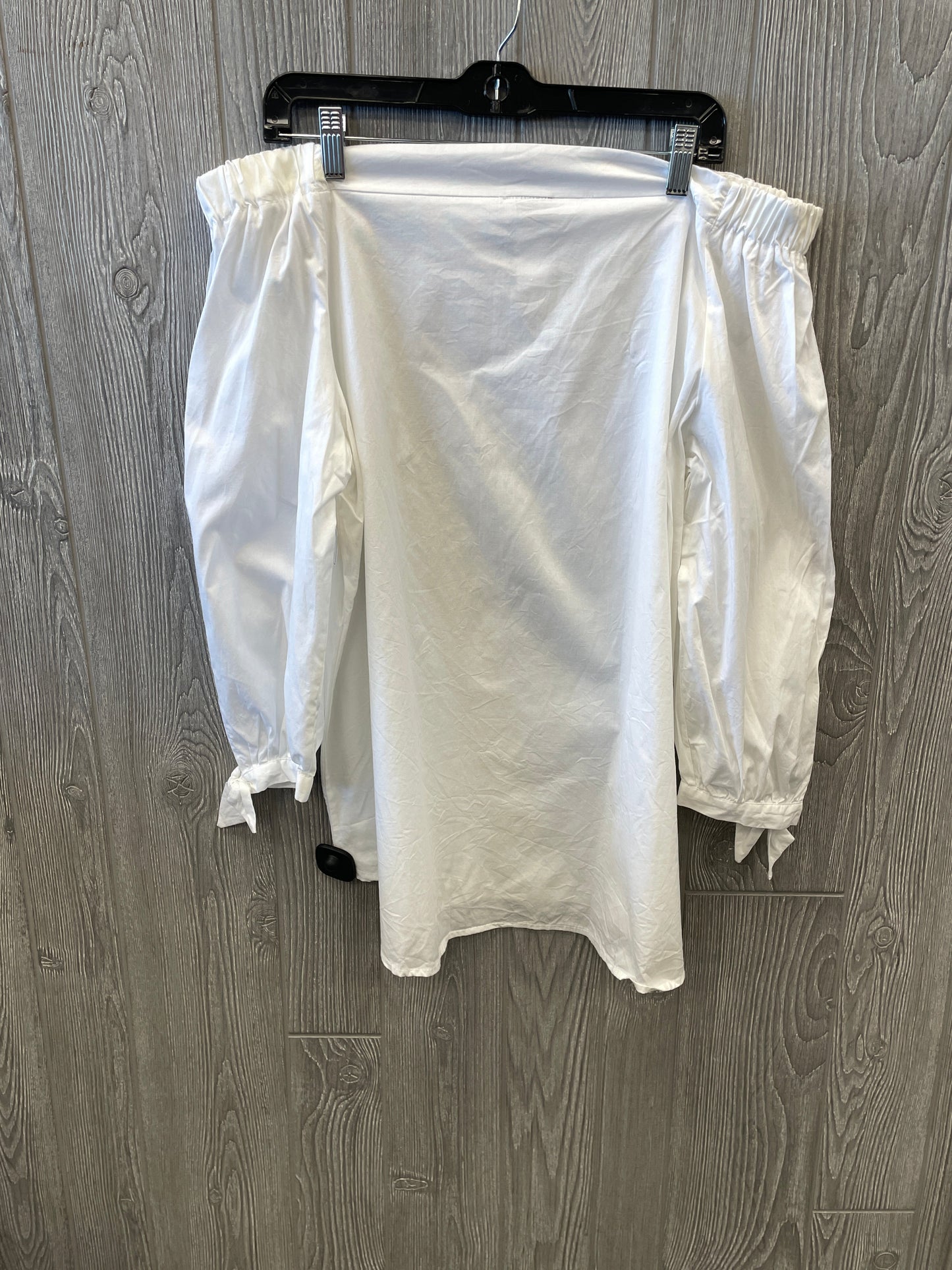 Top Long Sleeve By Monroe And Main In White, Size: 2x