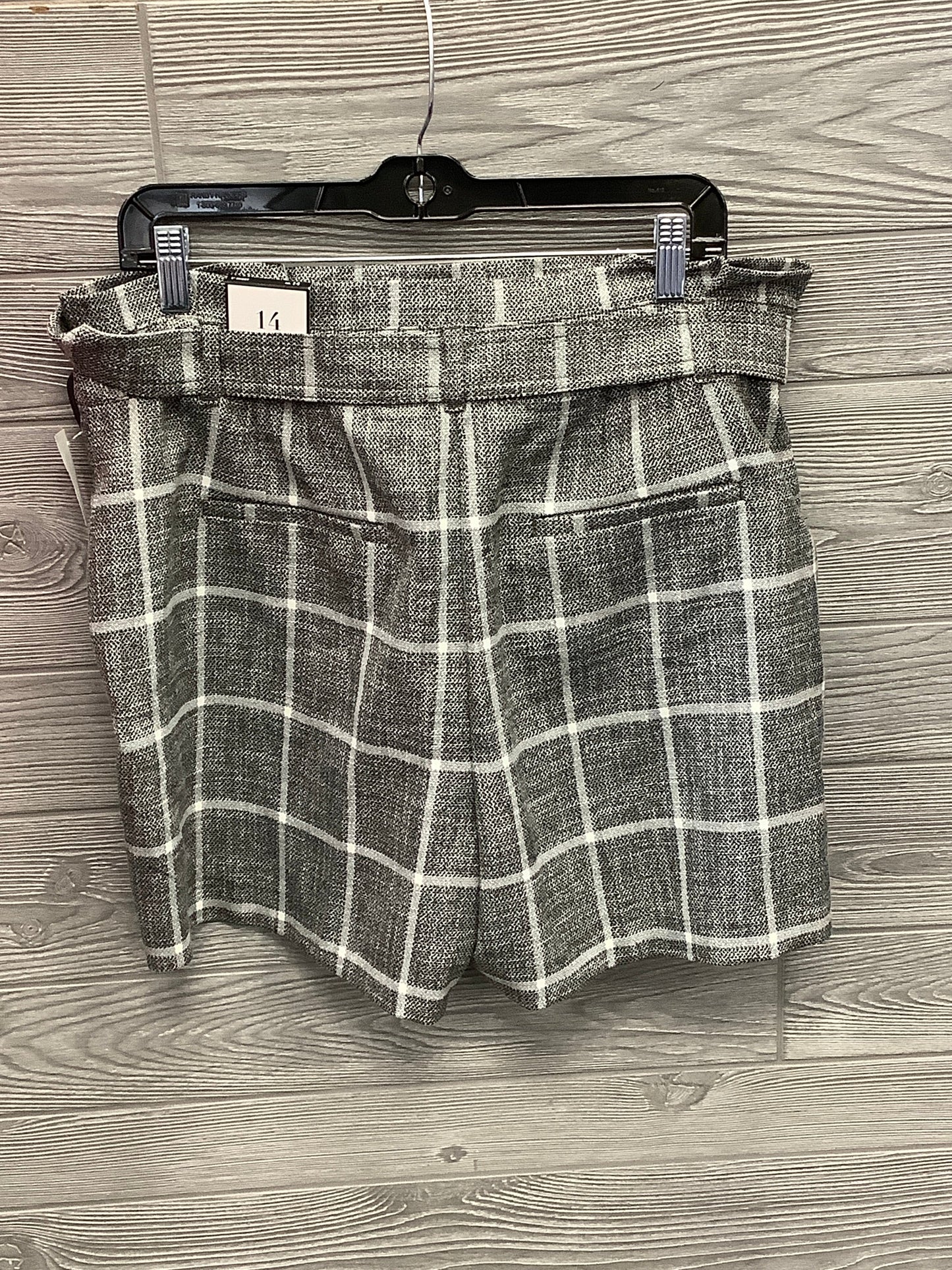 Shorts By Clothes Mentor In Grey, Size: 14