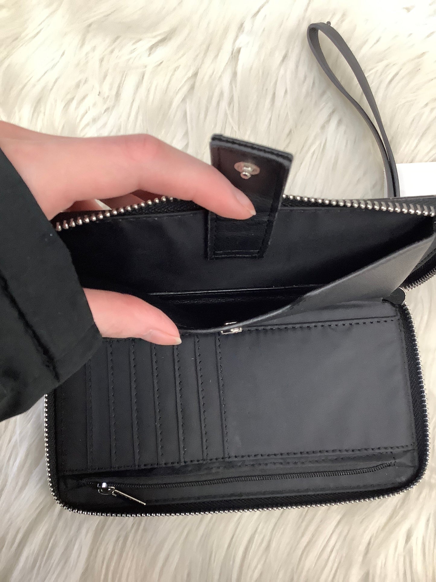 Wallet By Clothes Mentor, Size: Medium