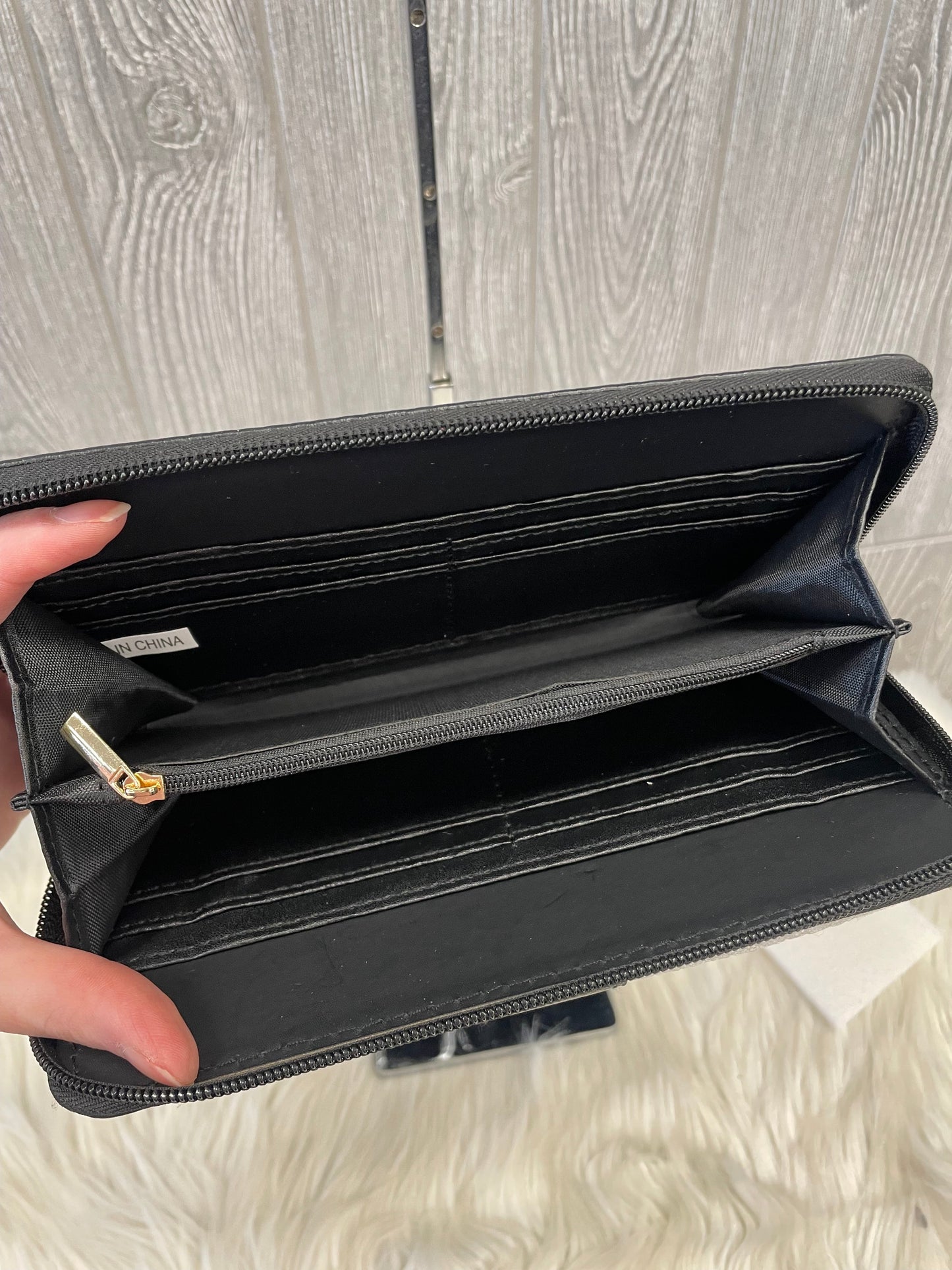 Wallet By Clothes Mentor, Size: Medium