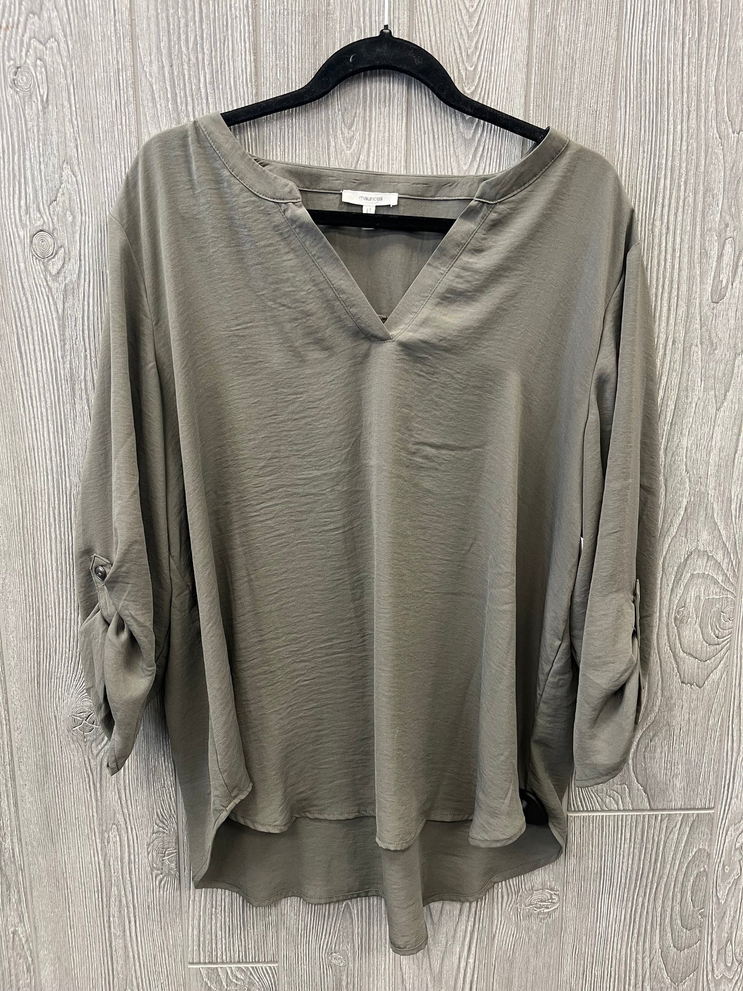 Top Long Sleeve By Maurices In Green, Size: Xxl