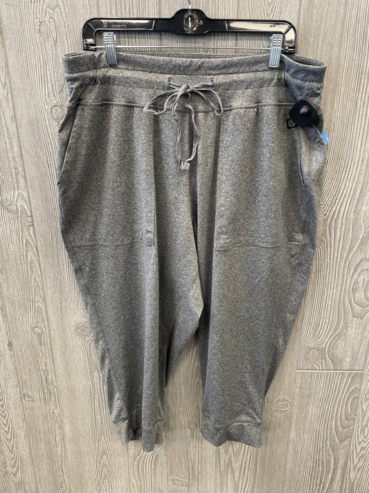 Athletic Capris By Livi Active In Grey, Size: 3x