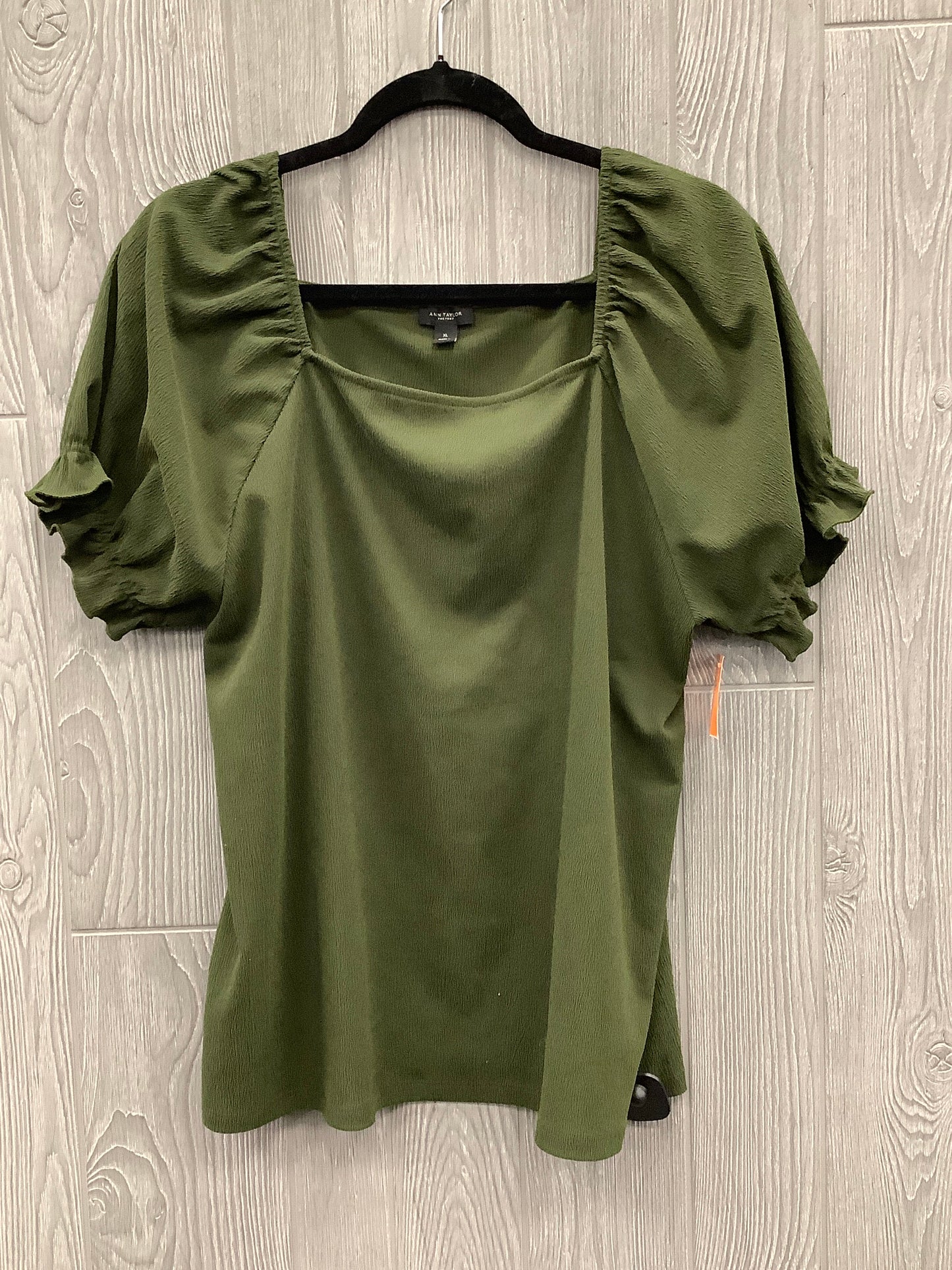 Top Short Sleeve By Ann Taylor In Green, Size: Xl