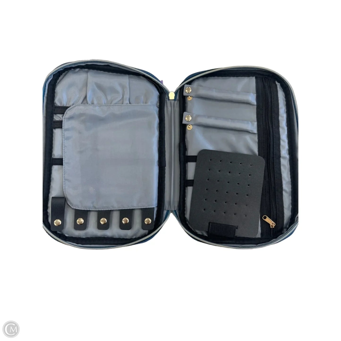 Makeup Bag By Clothes Mentor, Size: Medium