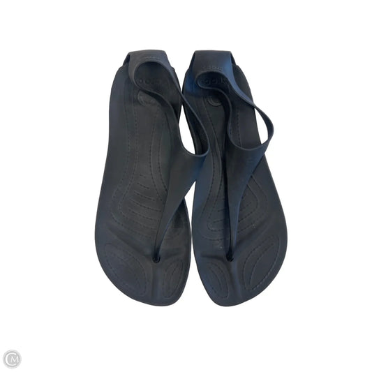 Sandals Flats By Crocs In Black, Size: 8