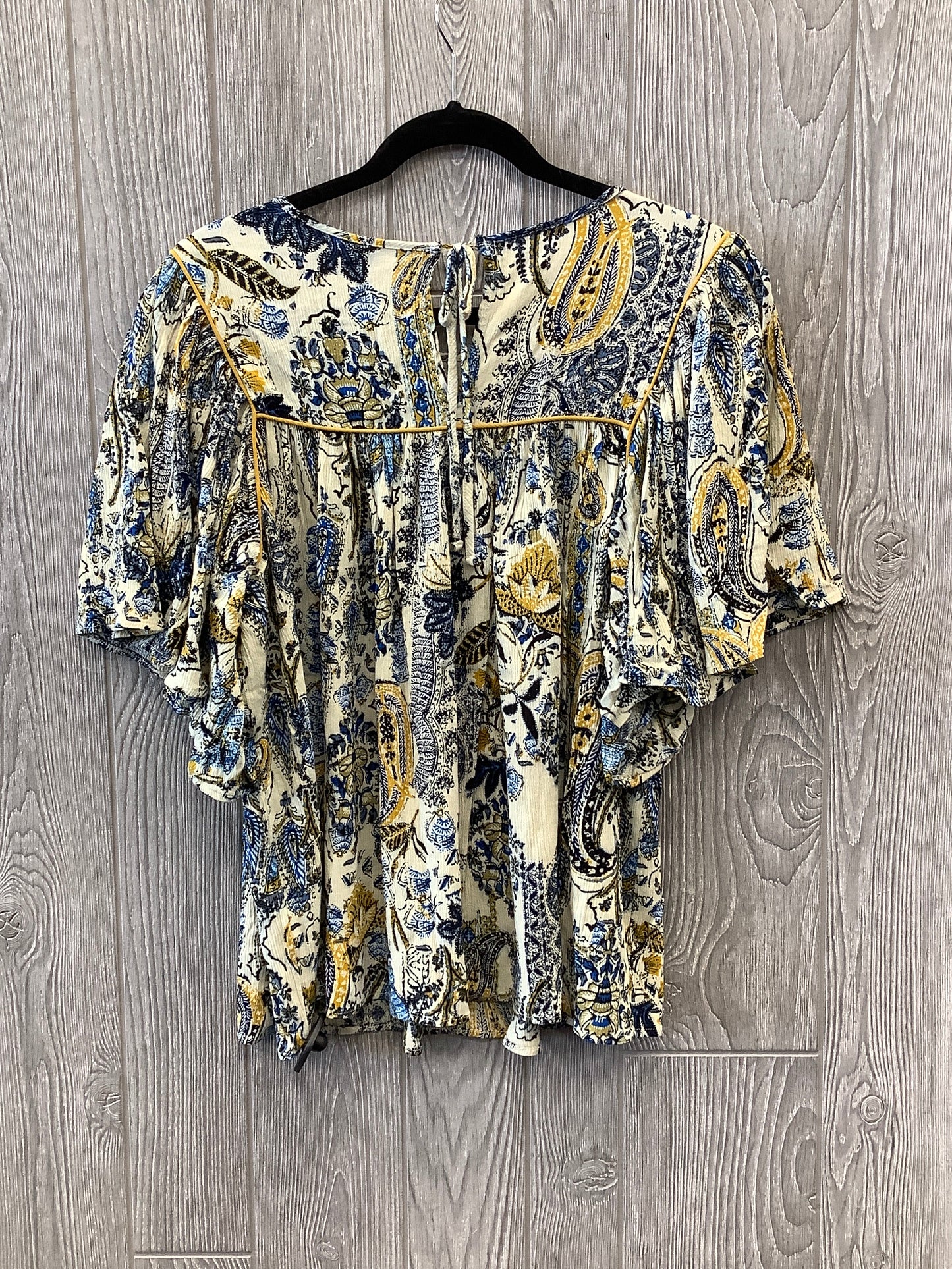 Top Short Sleeve By Maurices In Blue & Yellow, Size: Xl