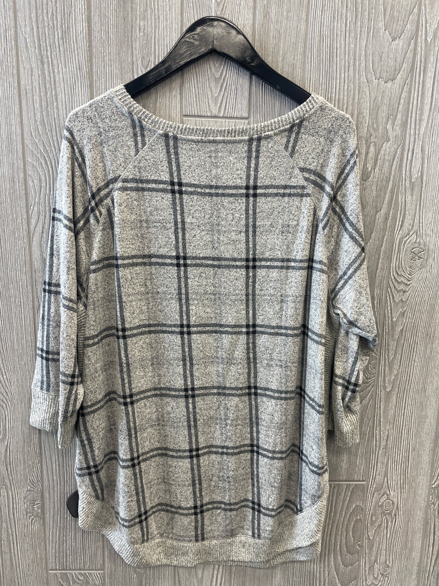 Top 3/4 Sleeve By Maurices In Plaid Pattern, Size: Xl