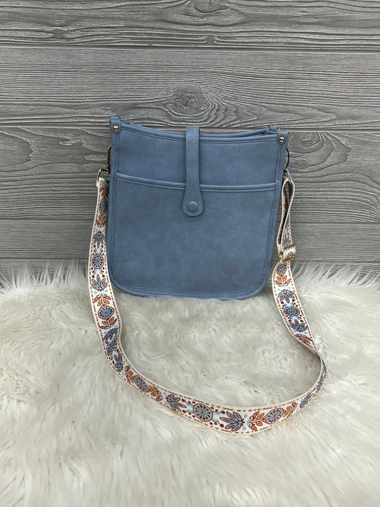 Crossbody By Clothes Mentor, Size: Medium