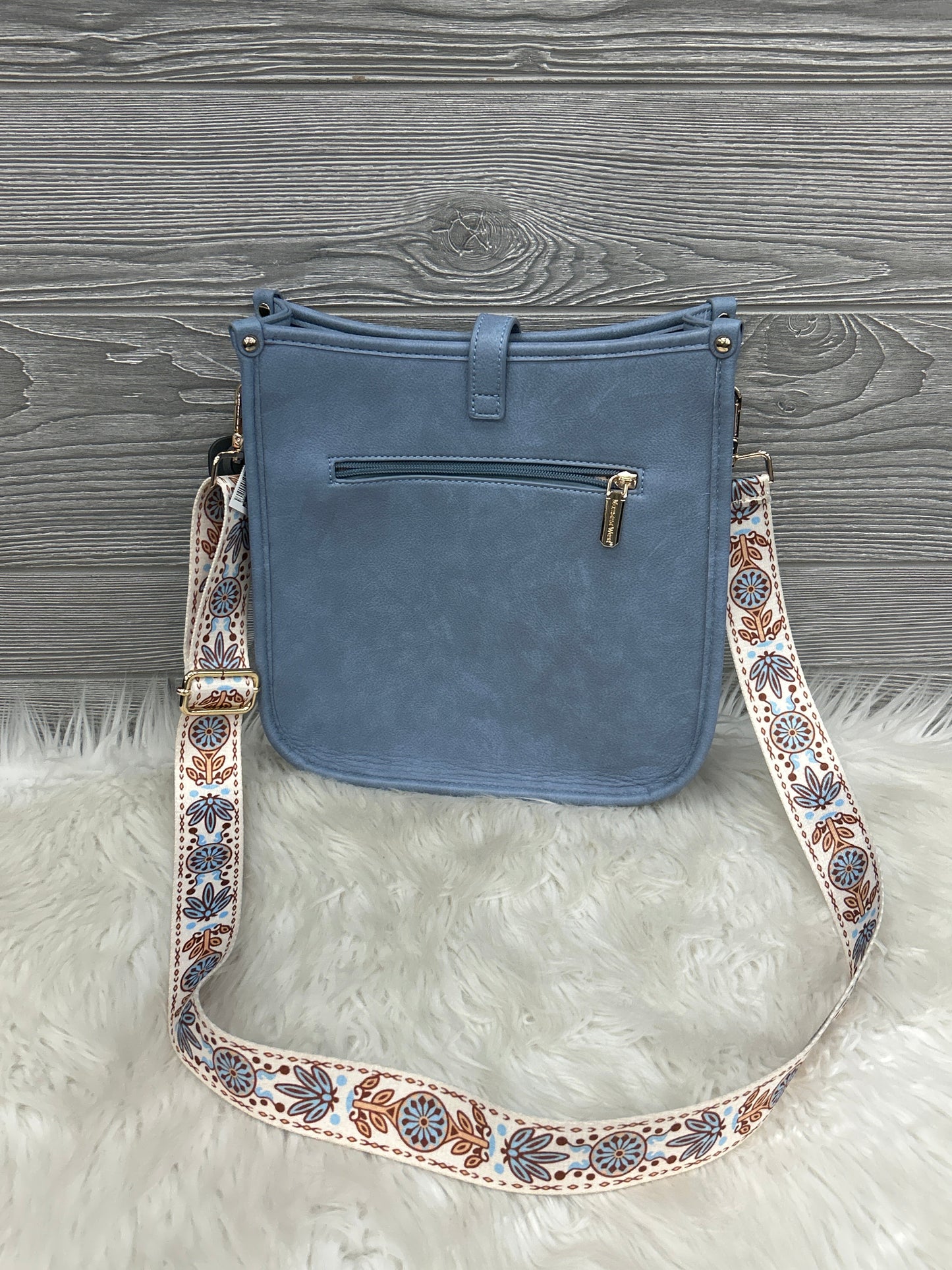 Crossbody By Clothes Mentor, Size: Medium