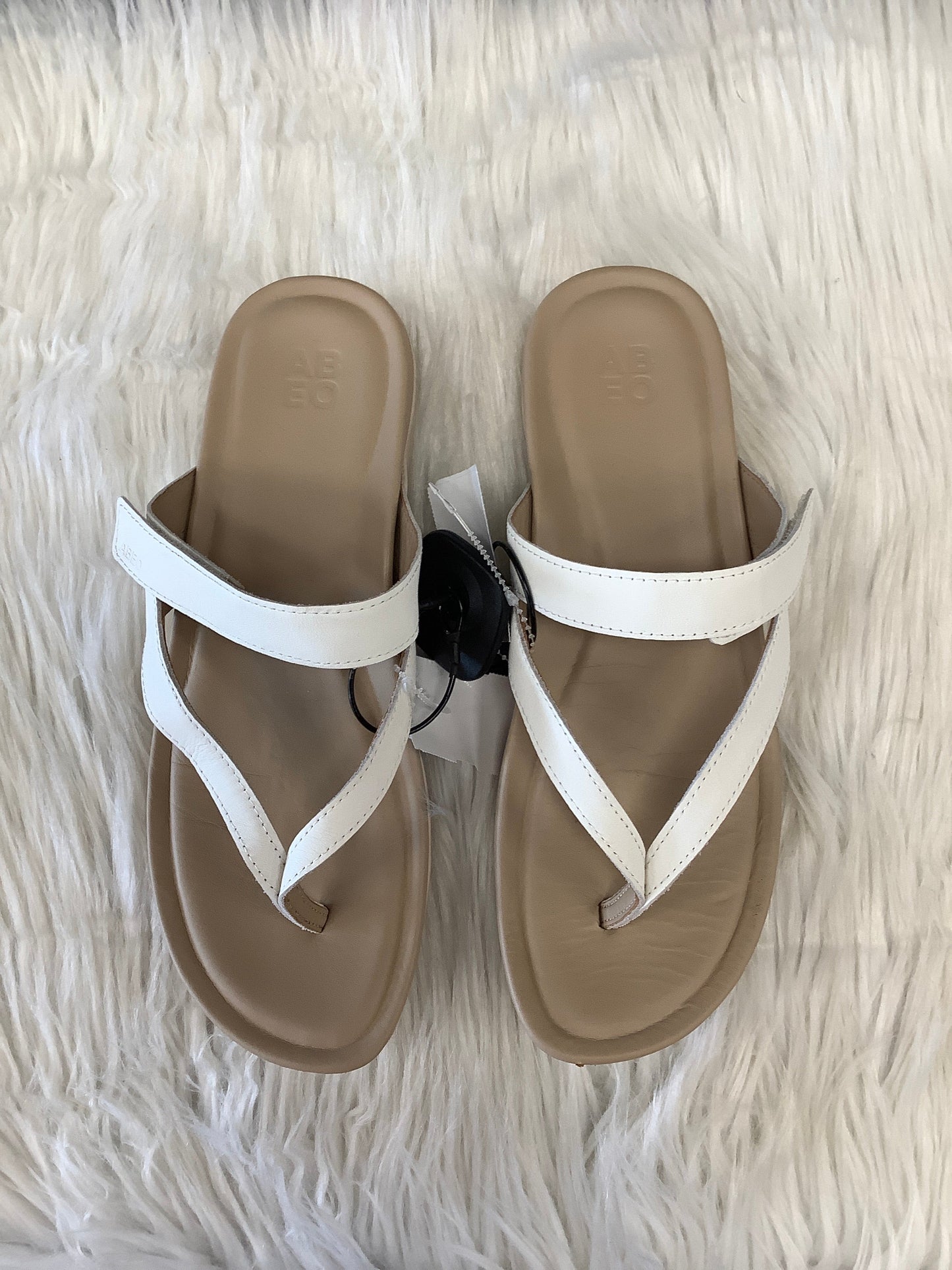 White Sandals Flats Abeo, Size 9