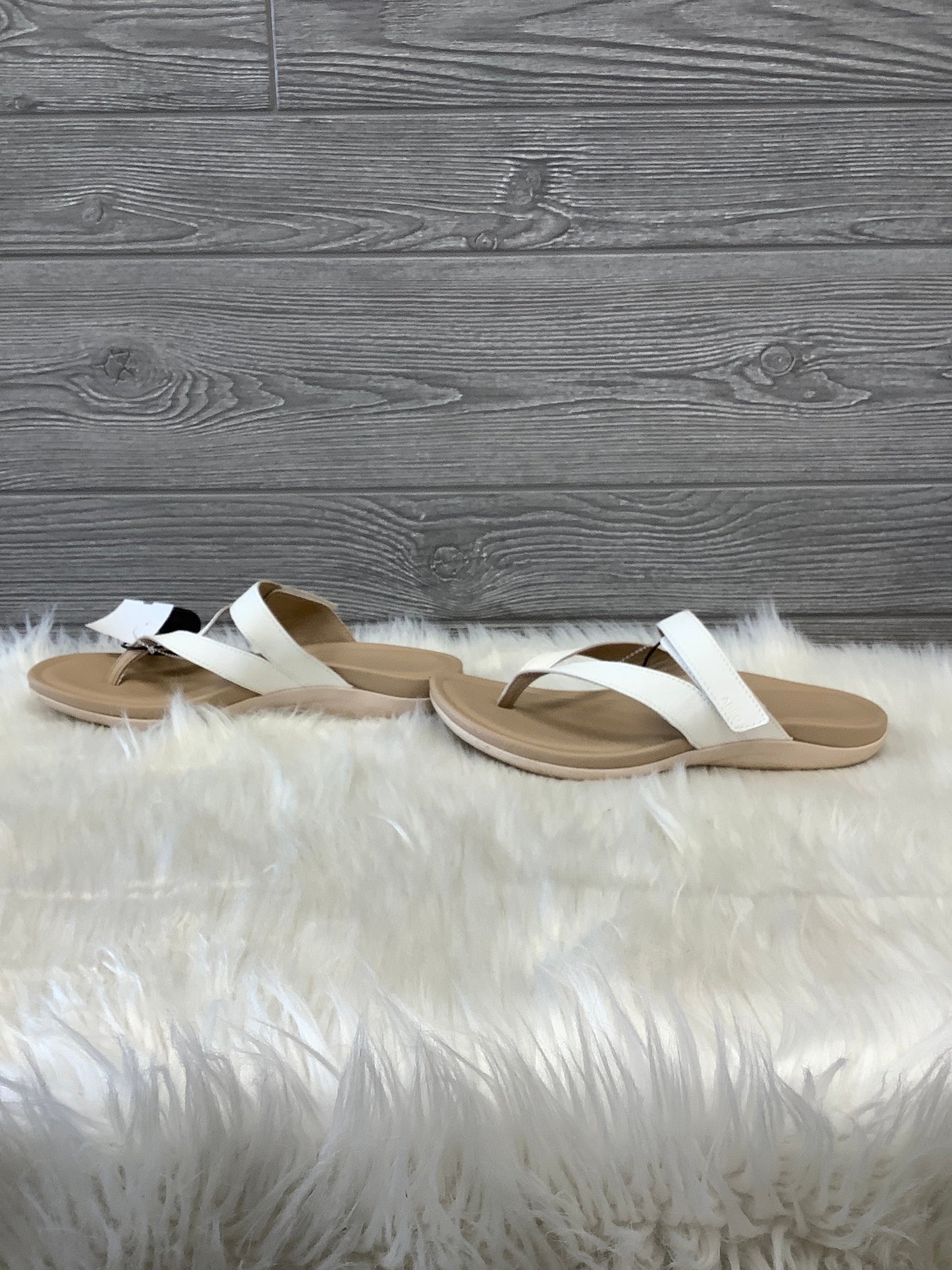 White Sandals Flats Abeo, Size 9