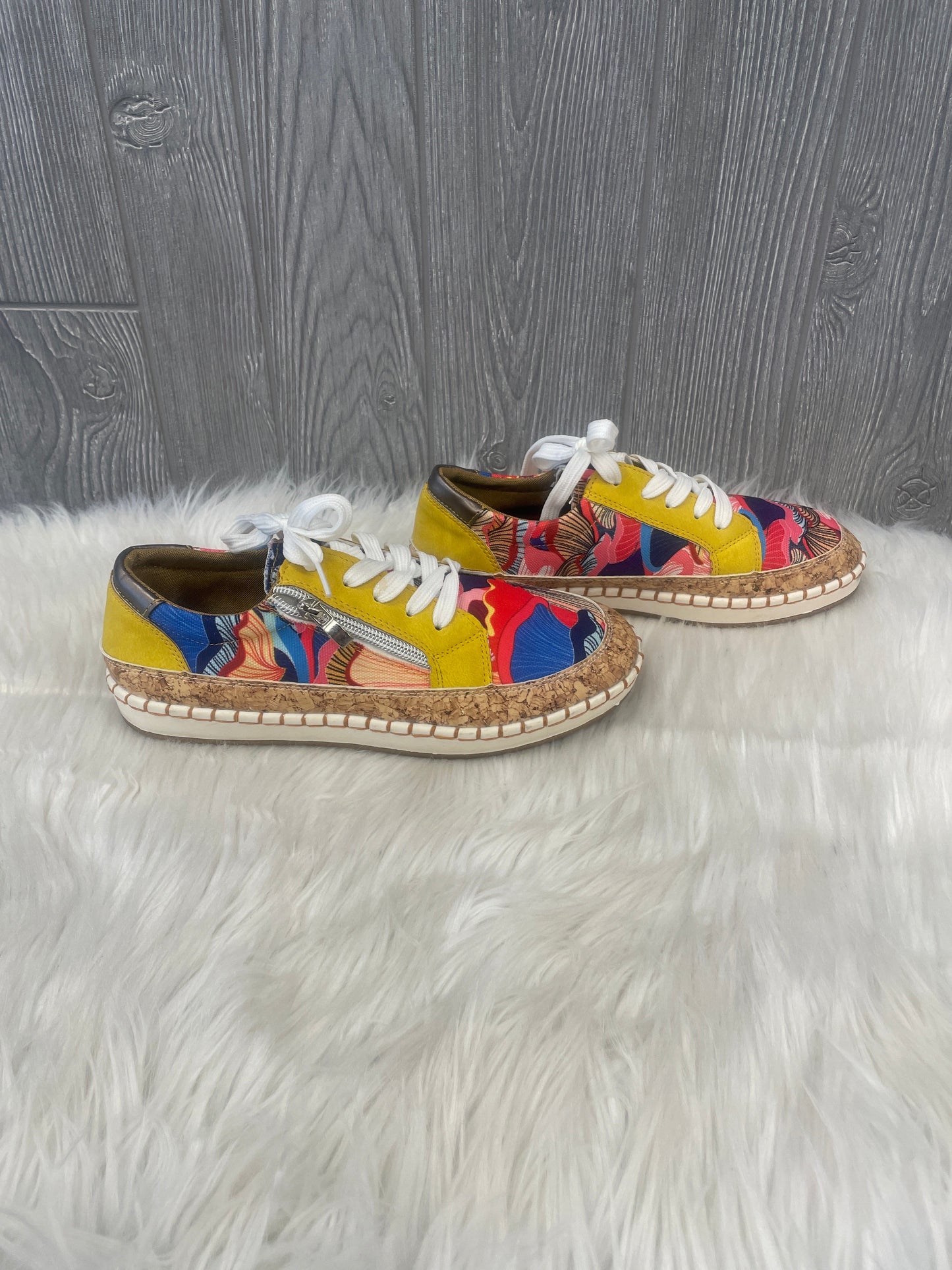 Shoes Sneakers By Clothes Mentor In Multi-colored, Size: 8.5