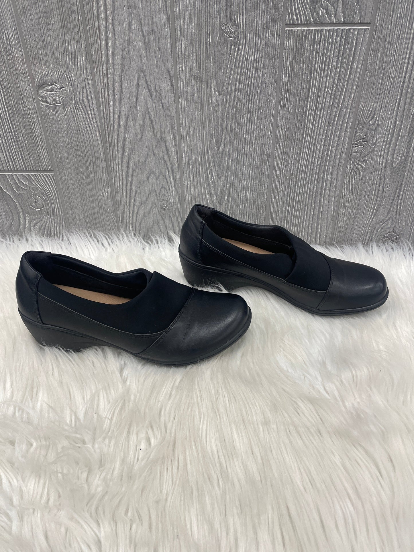 Shoes Flats By Clarks In Black, Size: 6.5