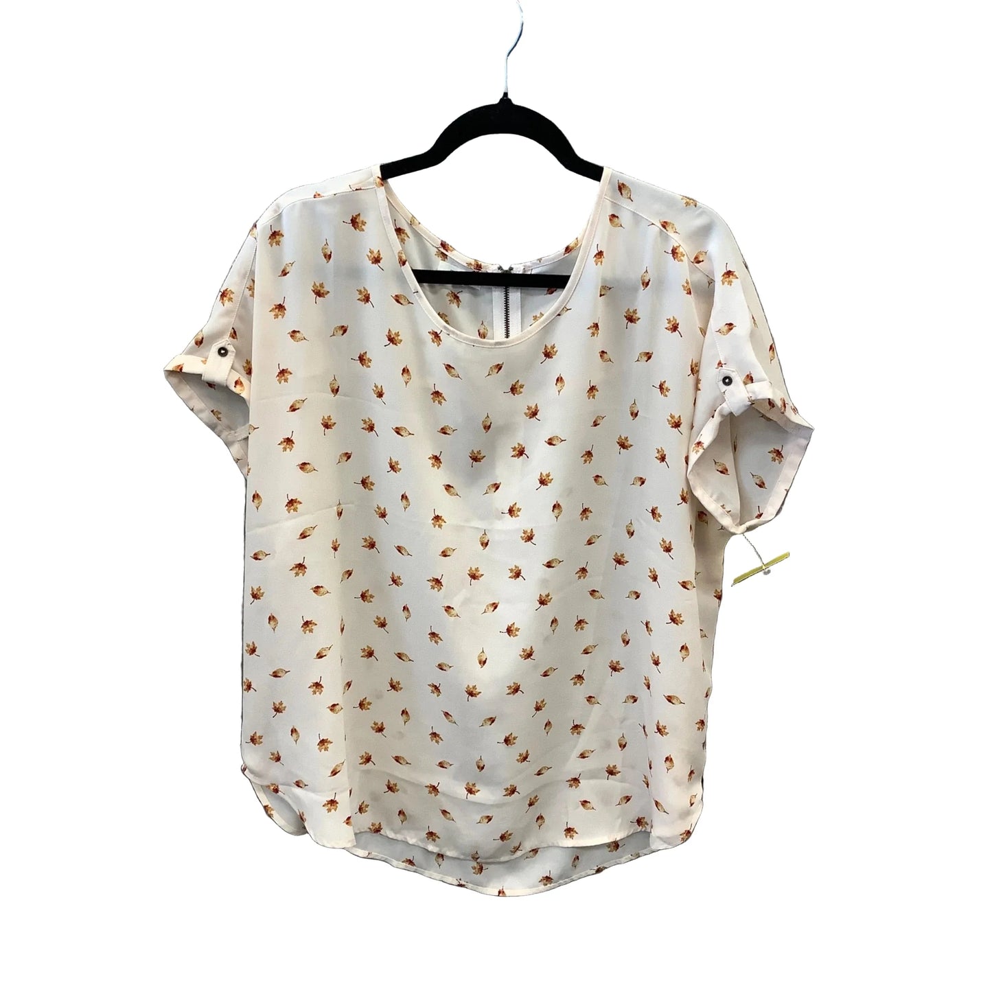 Top Short Sleeve By Maurices In Cream, Size: Xl