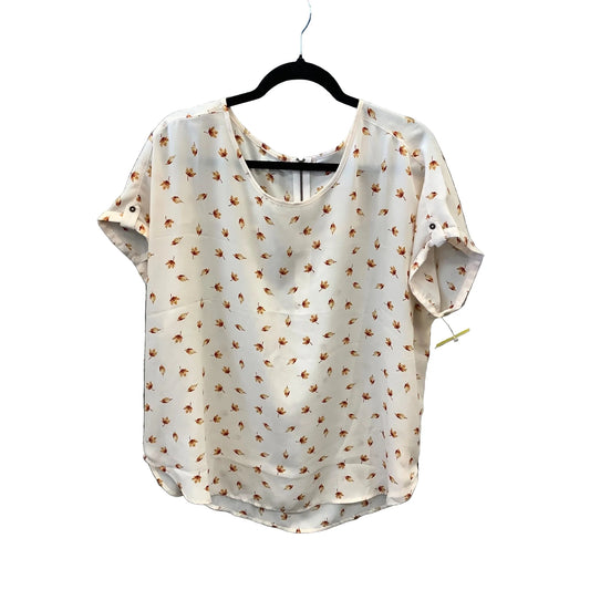 Top Short Sleeve By Maurices In Cream, Size: Xl