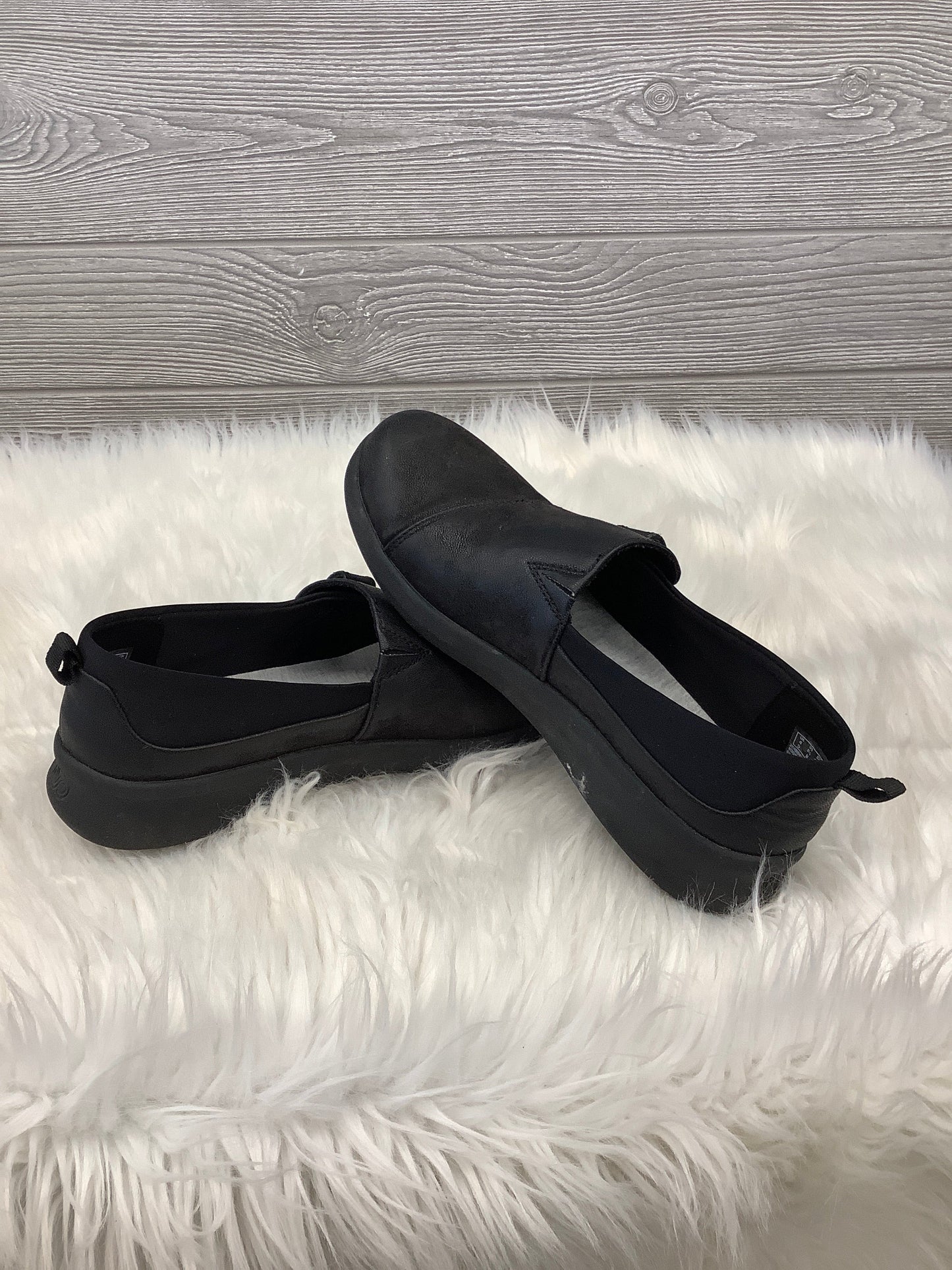 Black Shoes Flats Clarks, Size 8.5