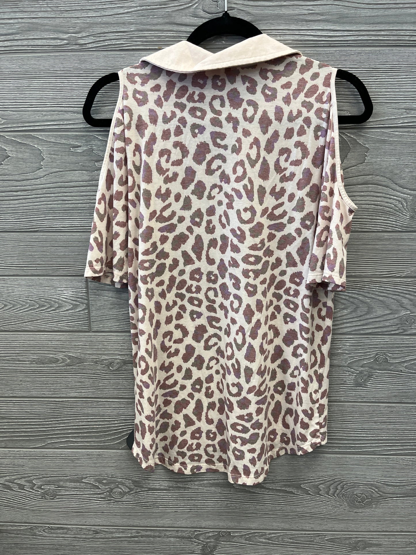 Top Short Sleeve By Cato In Animal Print, Size: S