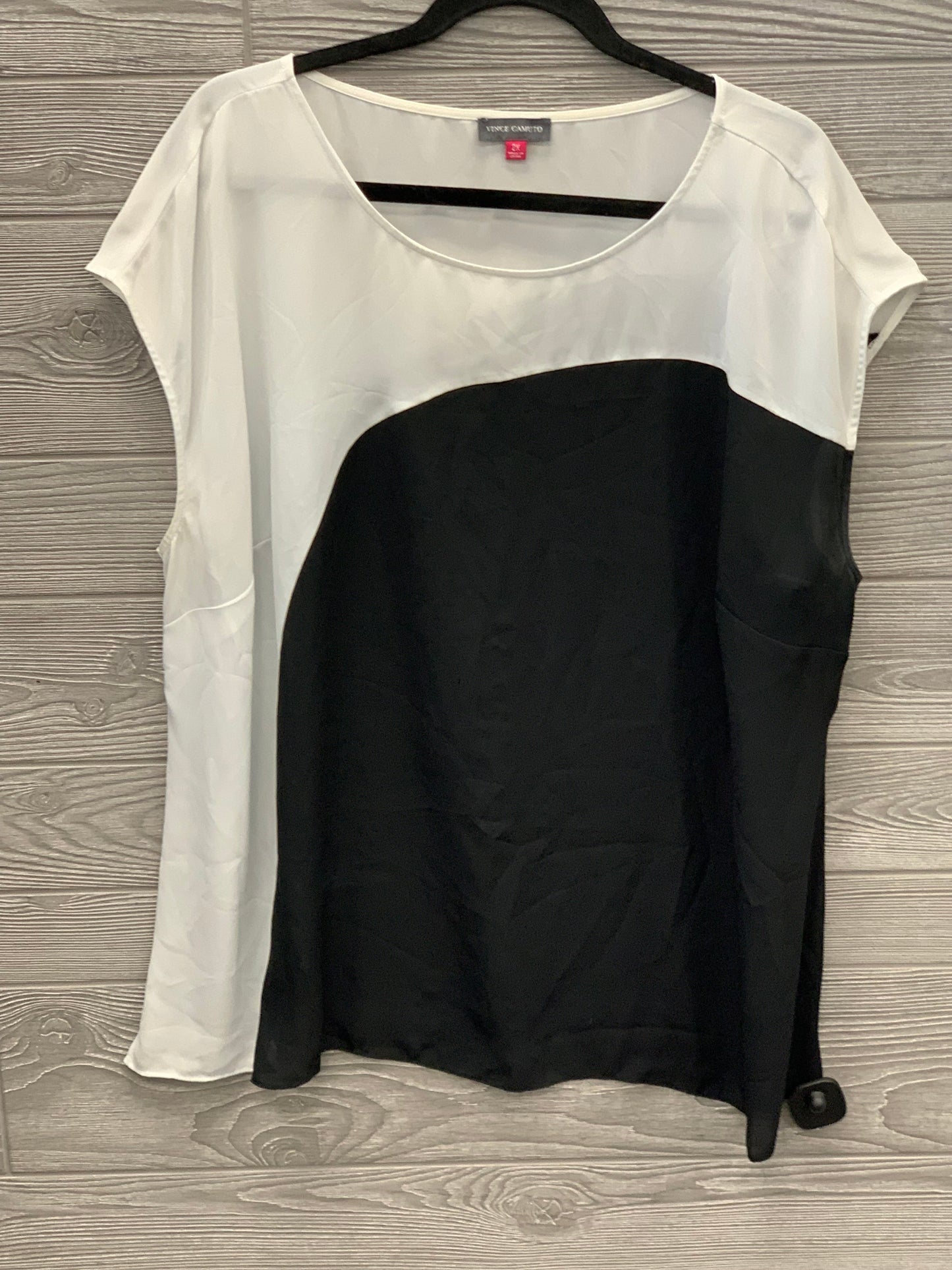 Black & White Top Short Sleeve Vince Camuto, Size 2x