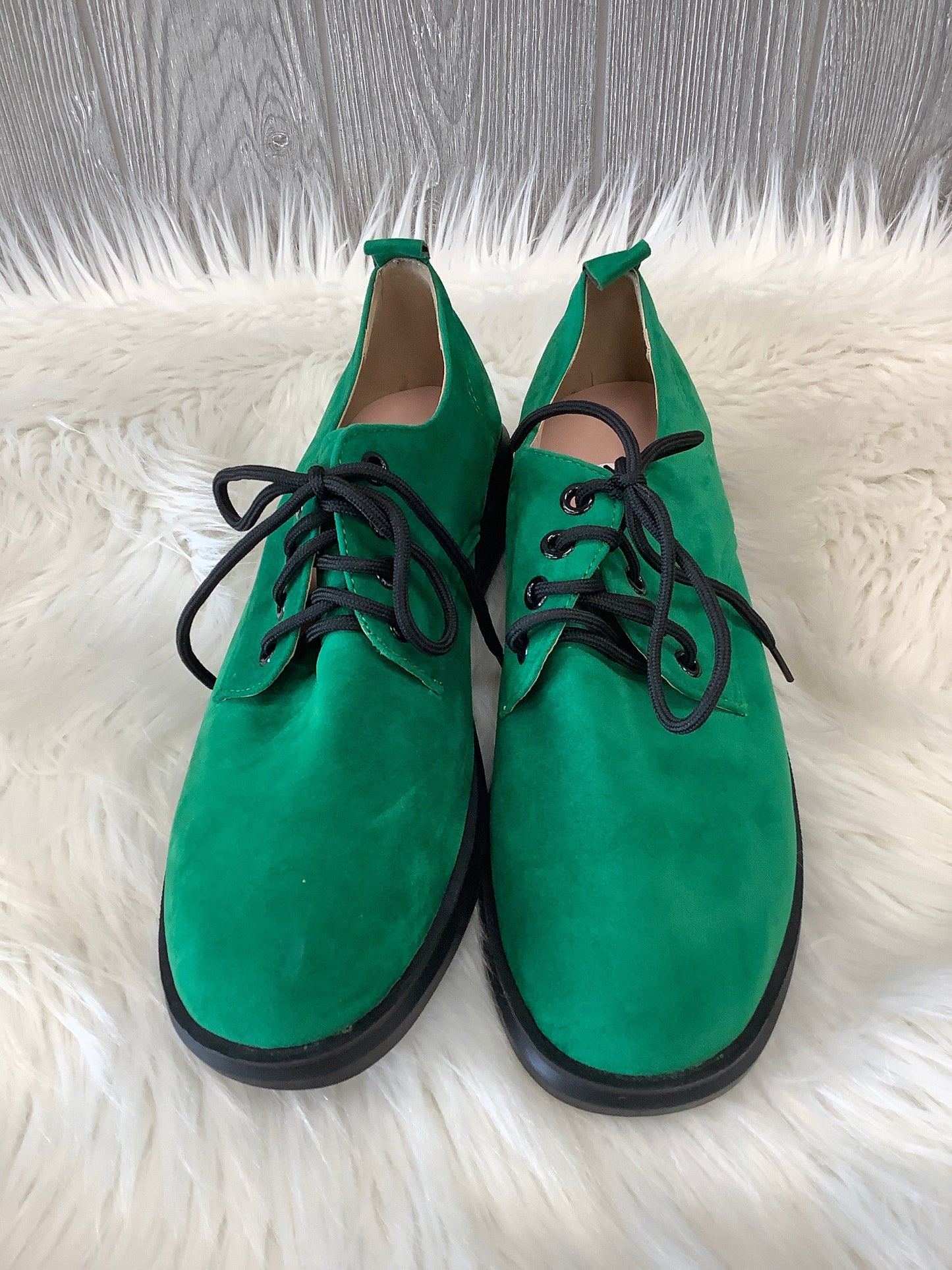 Green Shoes Flats Clothes Mentor, Size 10