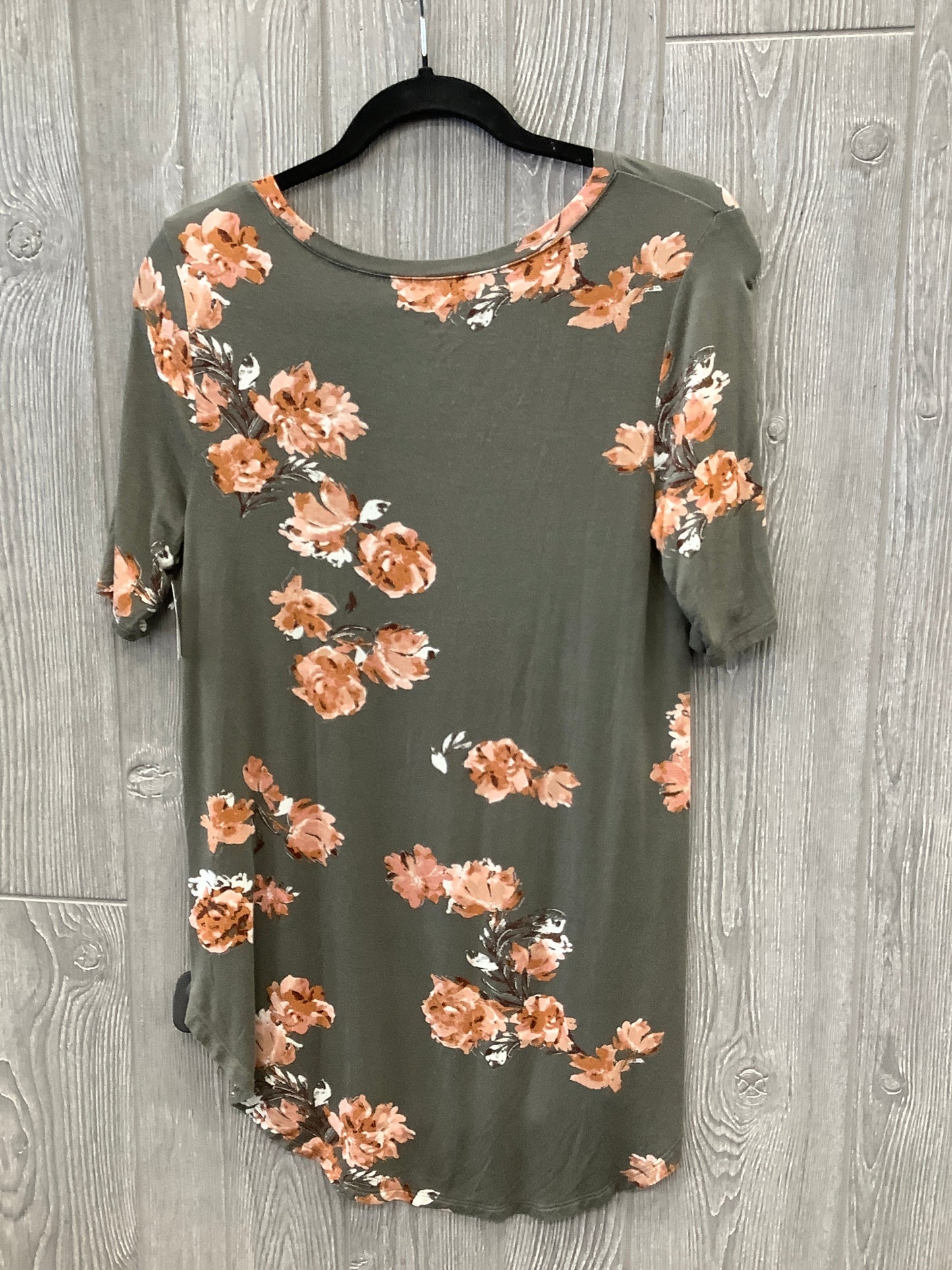 Top Short Sleeve By Maurices In Green, Size: S