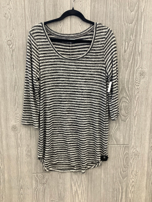 Top Long Sleeve By Maurices In Striped Pattern, Size: M