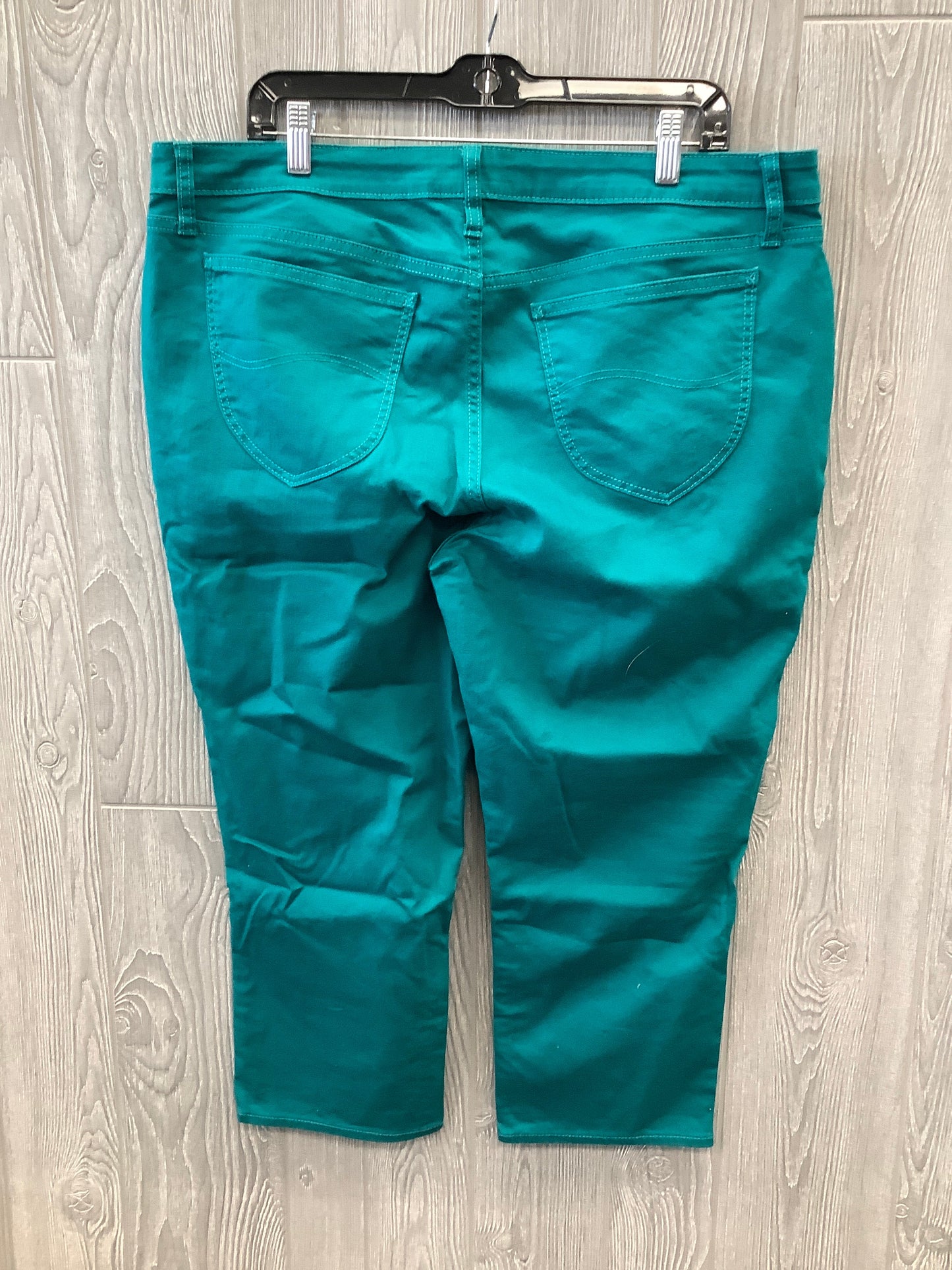 Capris By Lee In Green, Size: 18