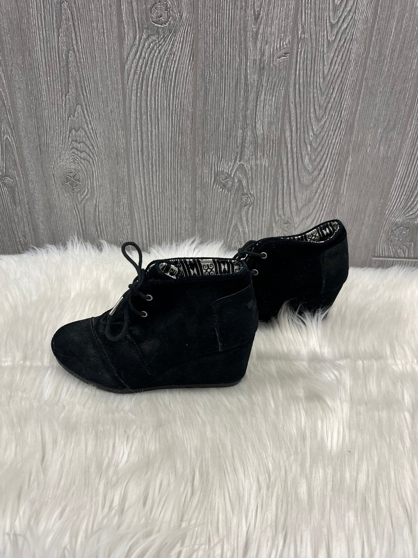 Shoes Heels Wedge By Toms In Black, Size: 6