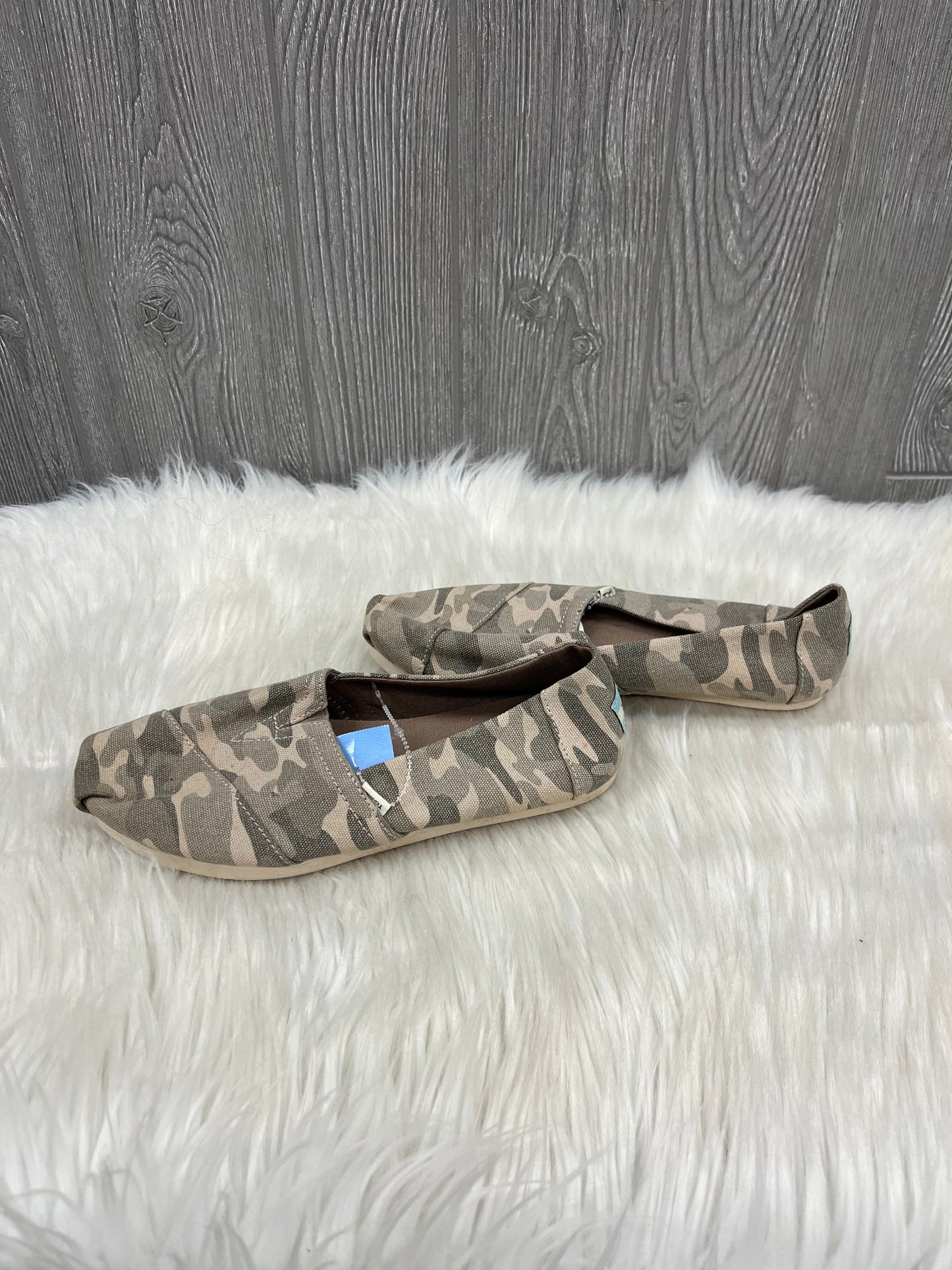 Shoes Flats By Toms In Camouflage Print, Size: 6.5