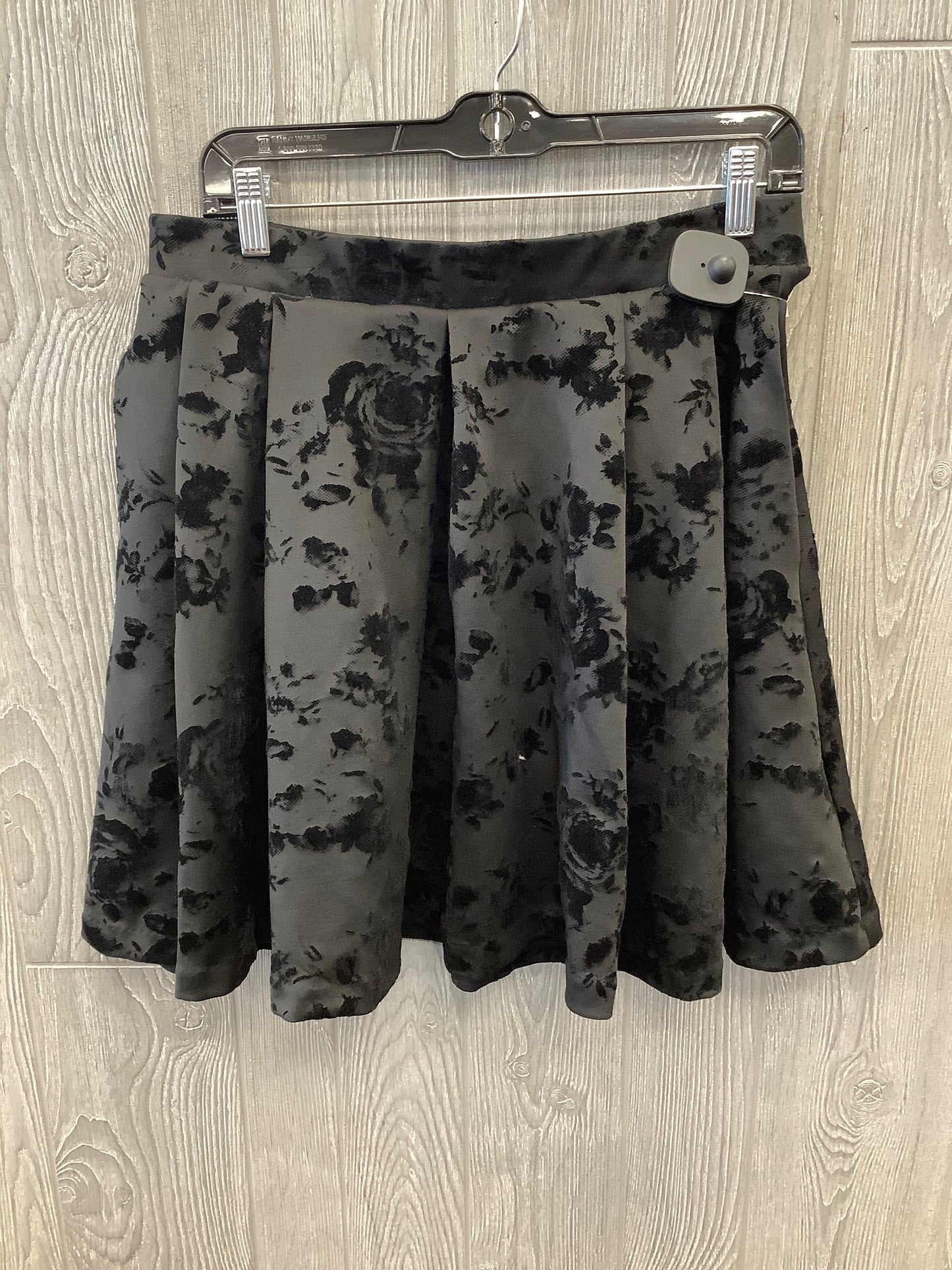 Skirt Mini & Short By Torrid  Size: 10
