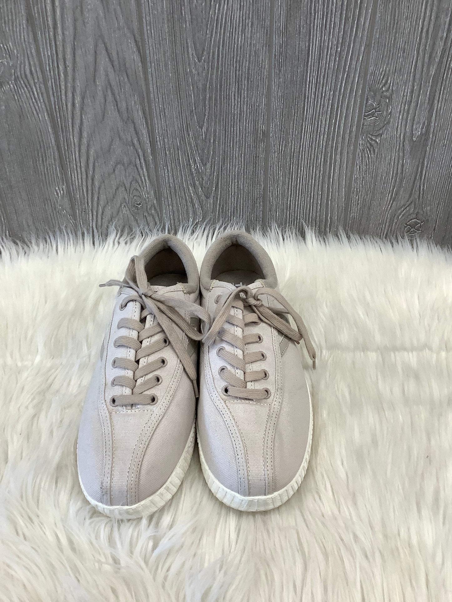 Shoes Sneakers By Clothes Mentor In Beige, Size: 8