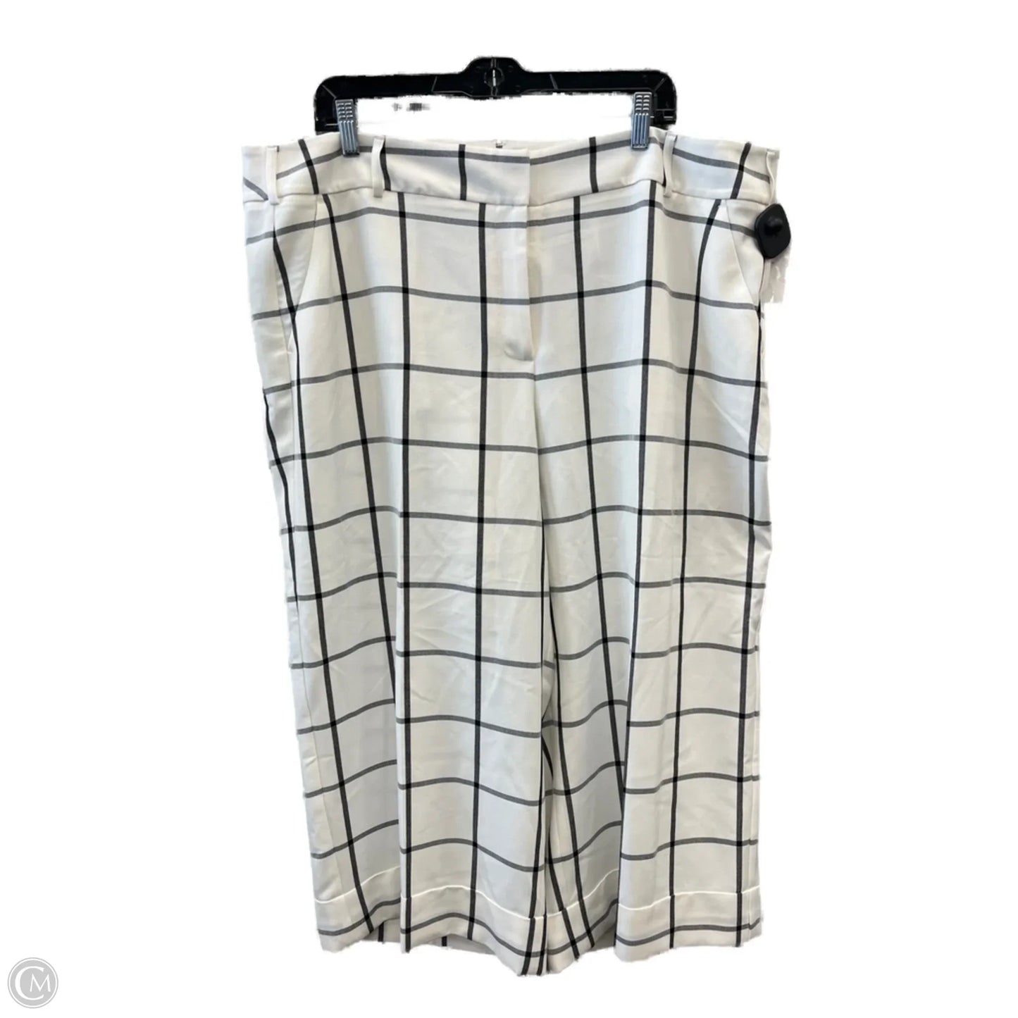 Capris By Lane Bryant In White, Size: 22