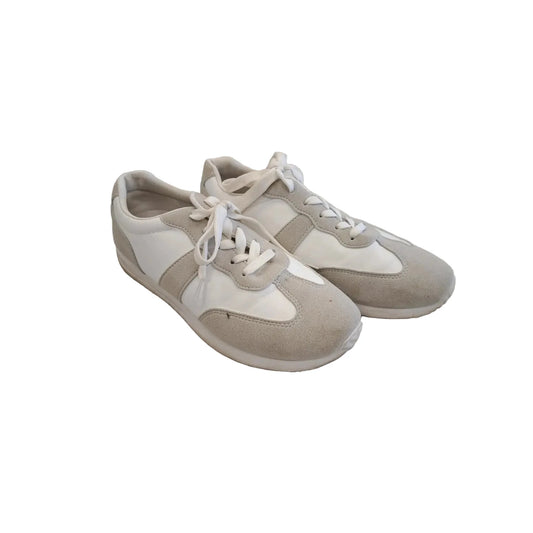 Shoes Sneakers By Clothes Mentor In Grey & White, Size: 8