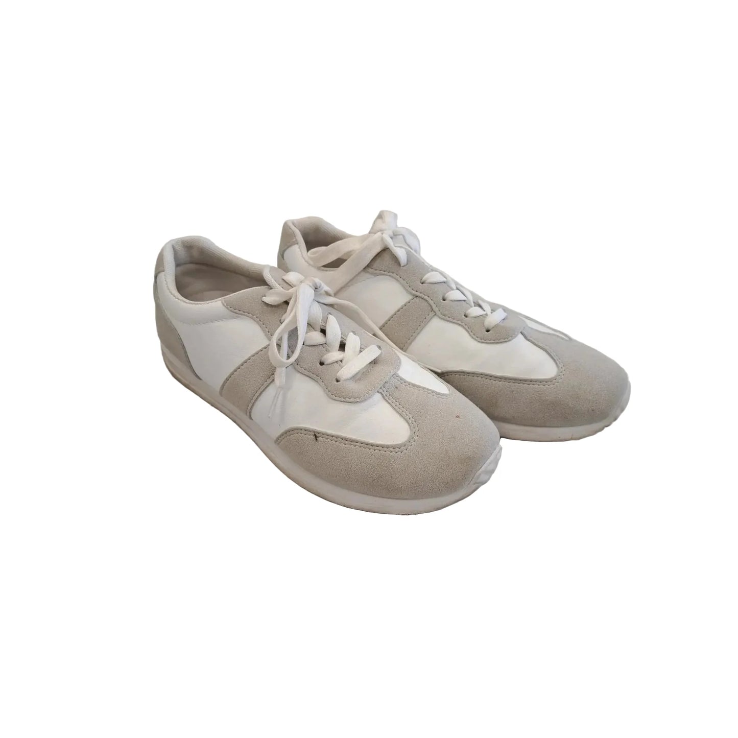 Shoes Sneakers By Clothes Mentor In Grey & White, Size: 8