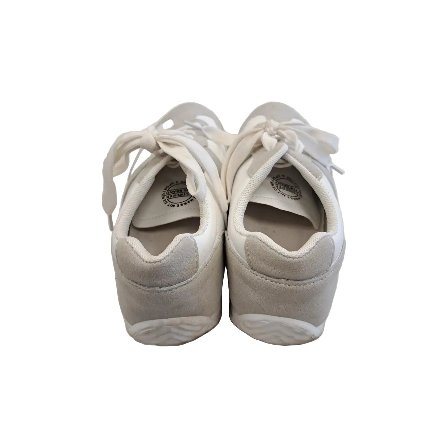 Shoes Sneakers By Clothes Mentor In Grey & White, Size: 8