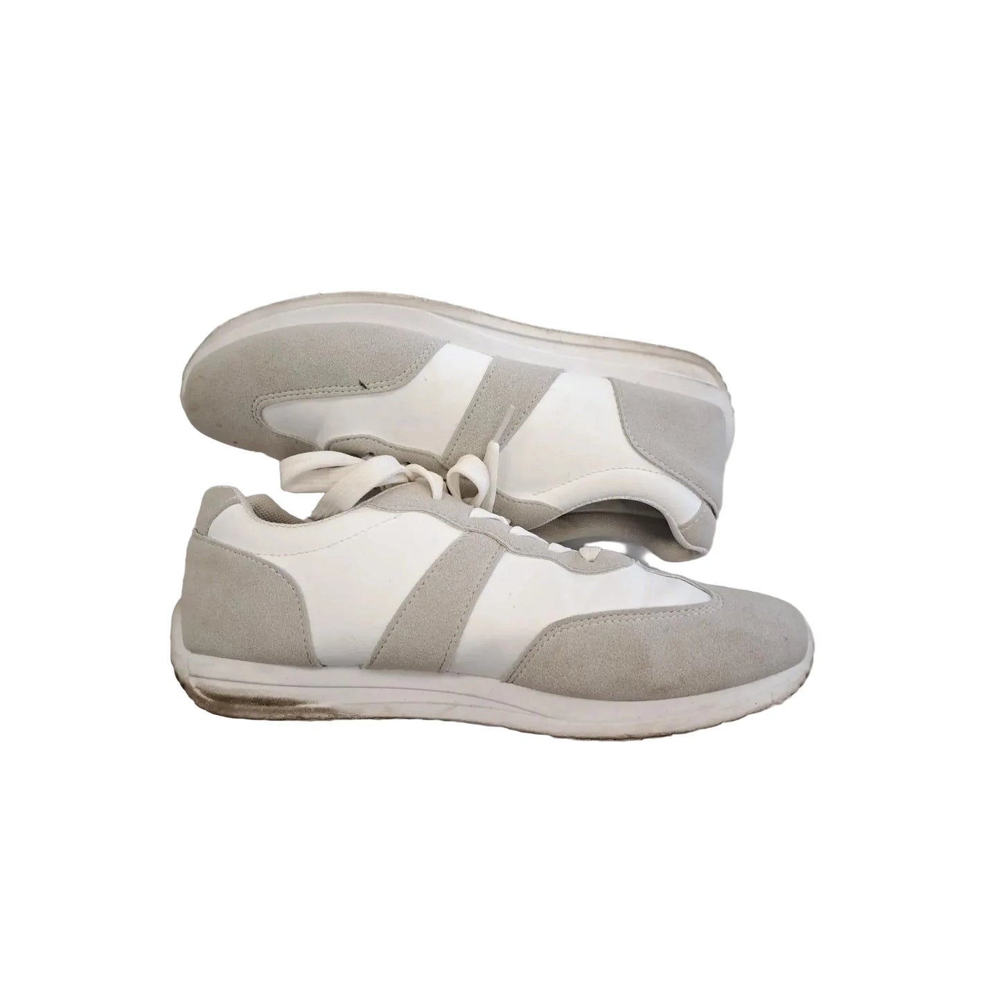 Shoes Sneakers By Clothes Mentor In Grey & White, Size: 8
