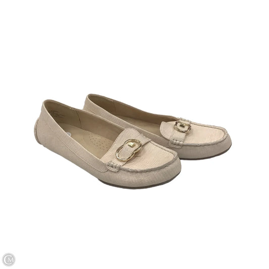 Shoes Flats By Liz Claiborne In Cream, Size: 9