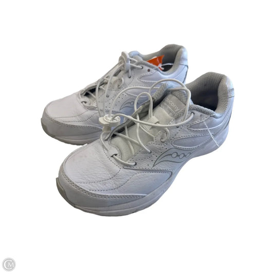 Shoes Athletic By Sacouny In White, Size: 5