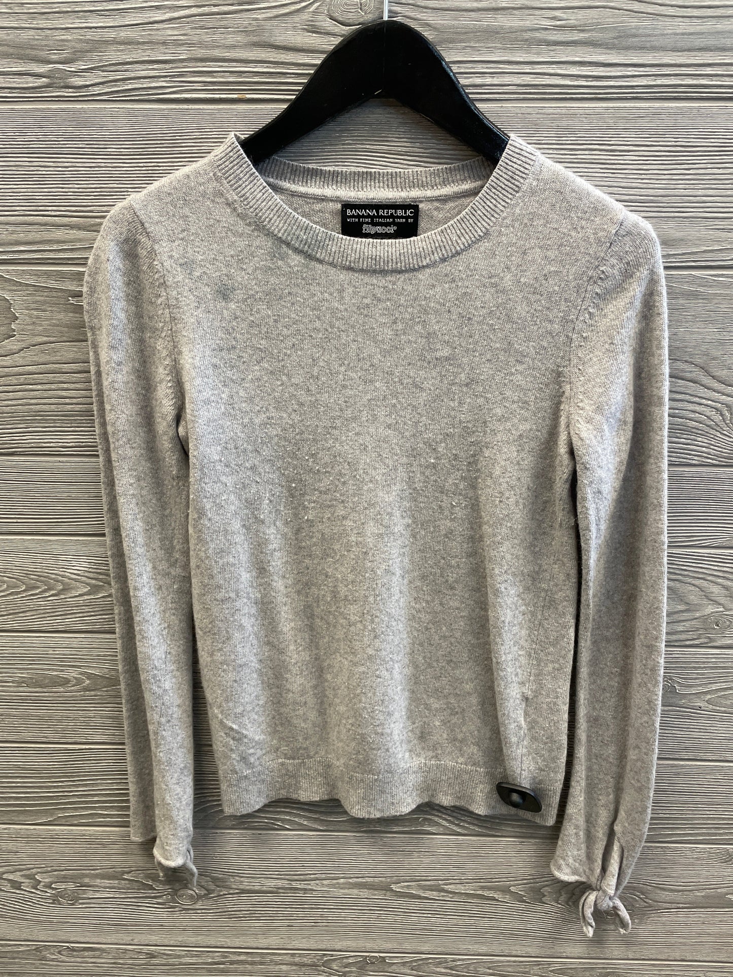 Top Long Sleeve By Banana Republic In Grey, Size: Xs