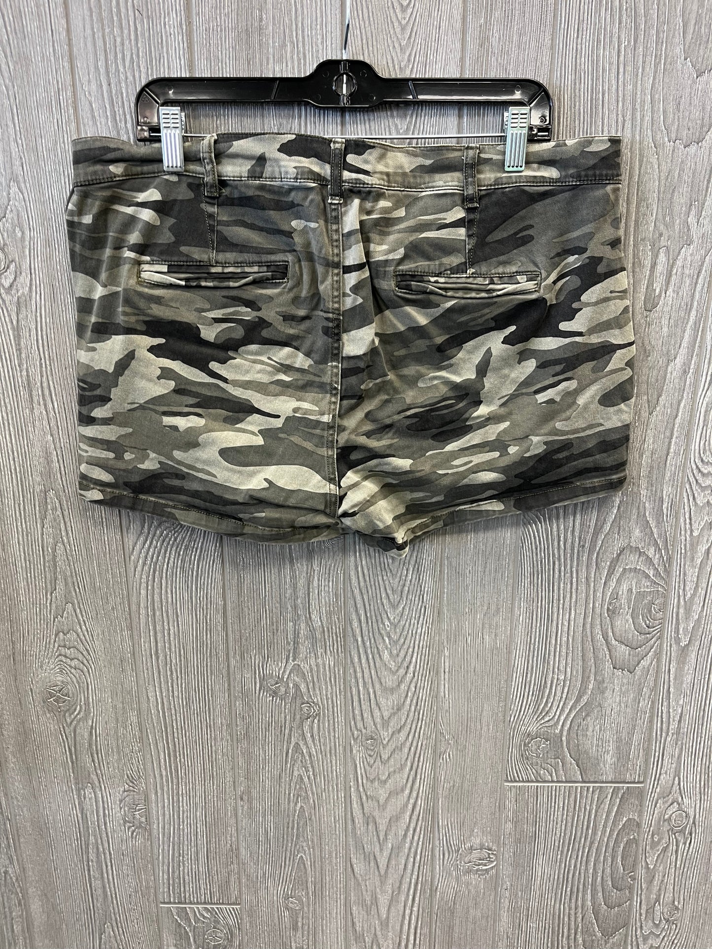 Shorts By Express In Camouflage Print, Size: 14