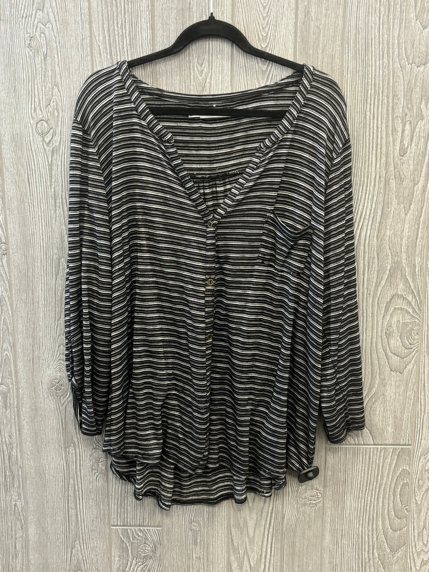 Top Long Sleeve By Maurices In Black, Size: 2x