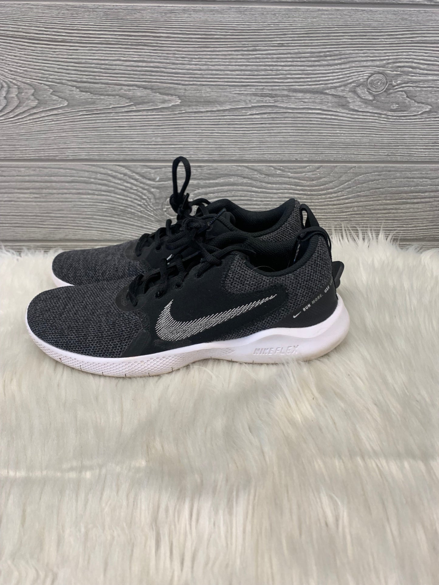 Shoes Athletic By Nike Apparel In Grey, Size: 8.5