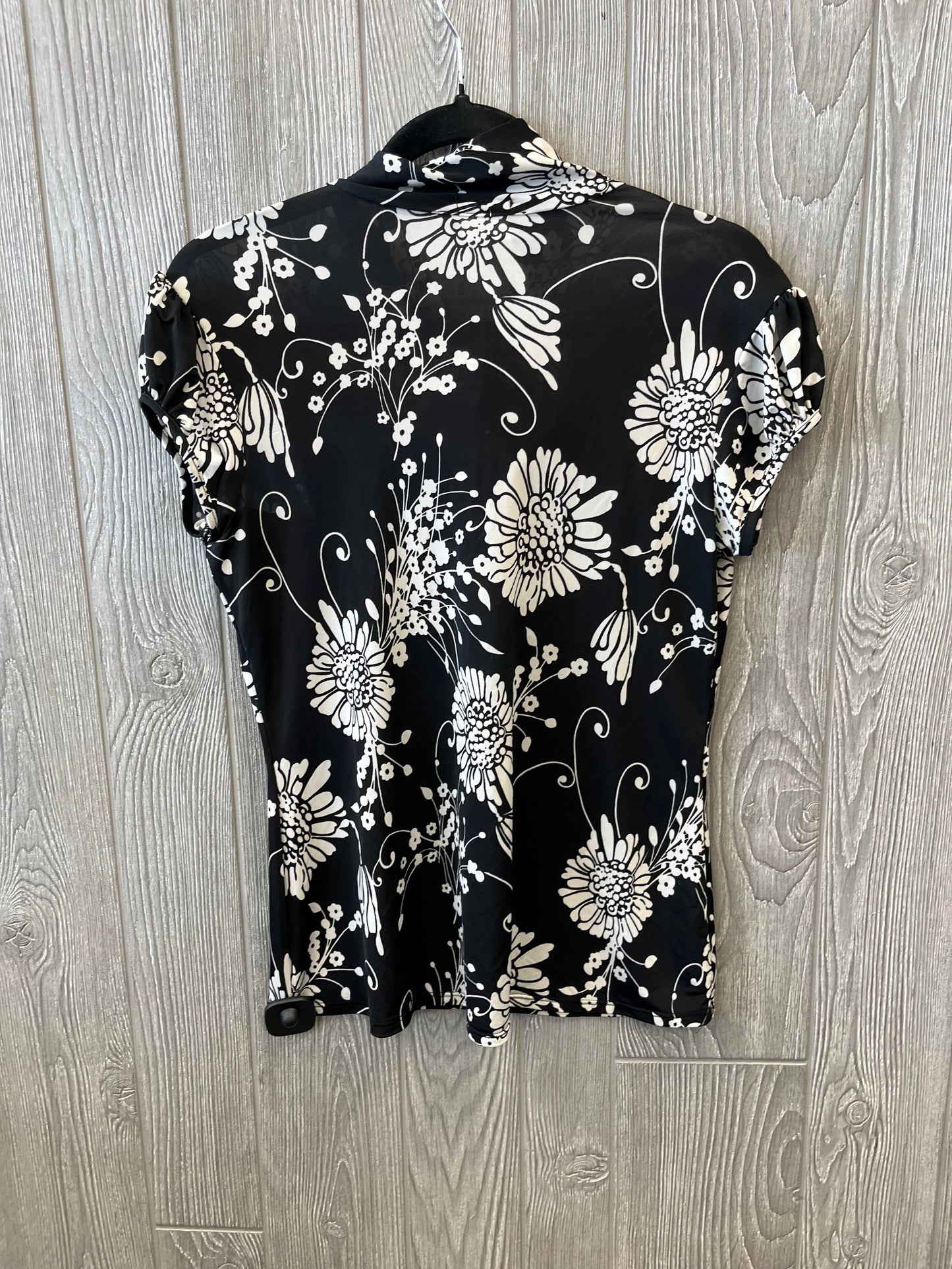 Top Short Sleeve By Maurices In Black, Size: L