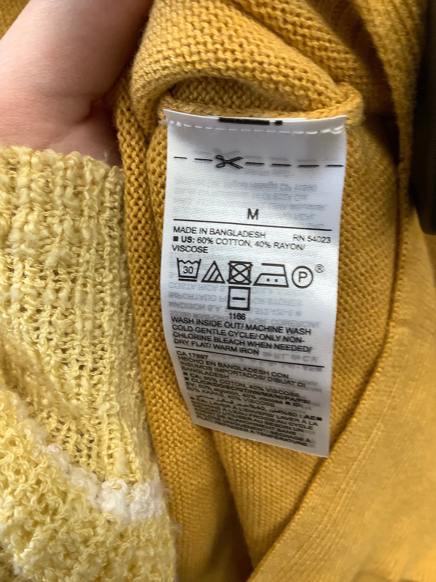 Yellow Sweater Old Navy, Size M