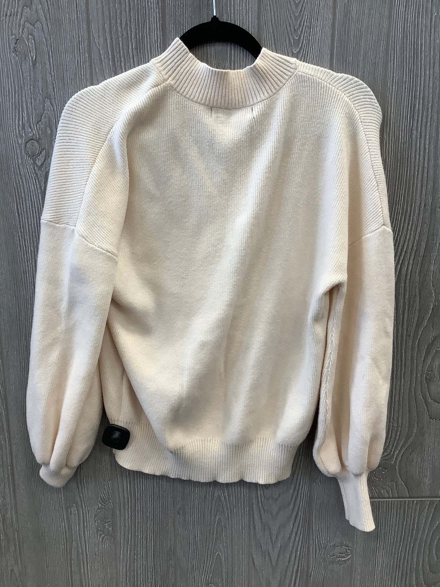 Sweater By Clothes Mentor In Cream, Size: M