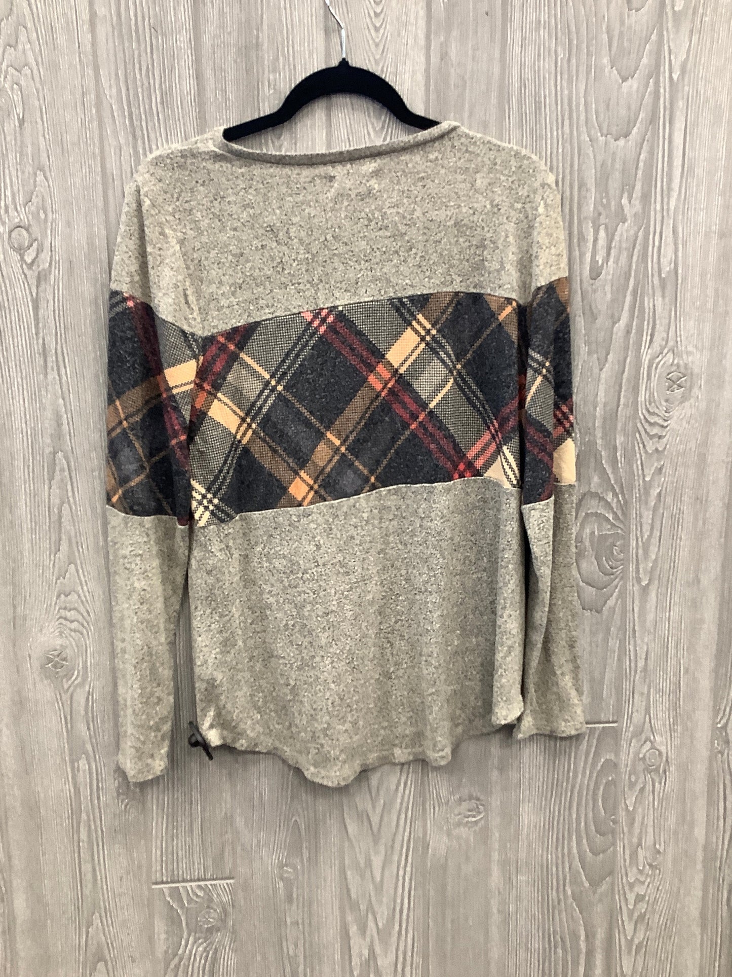 Top Long Sleeve By Maurices In Grey, Size: M