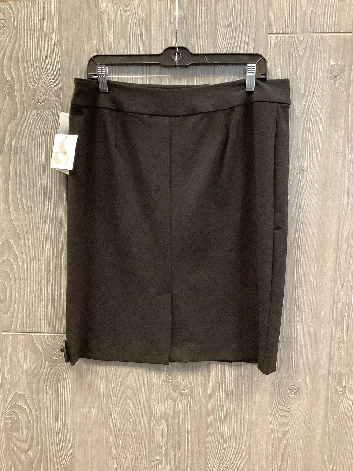 Skirt Mini & Short By Clothes Mentor In Black, Size: 12