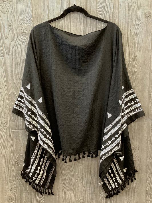 Poncho By Clothes Mentor In Black, Size: Osfm