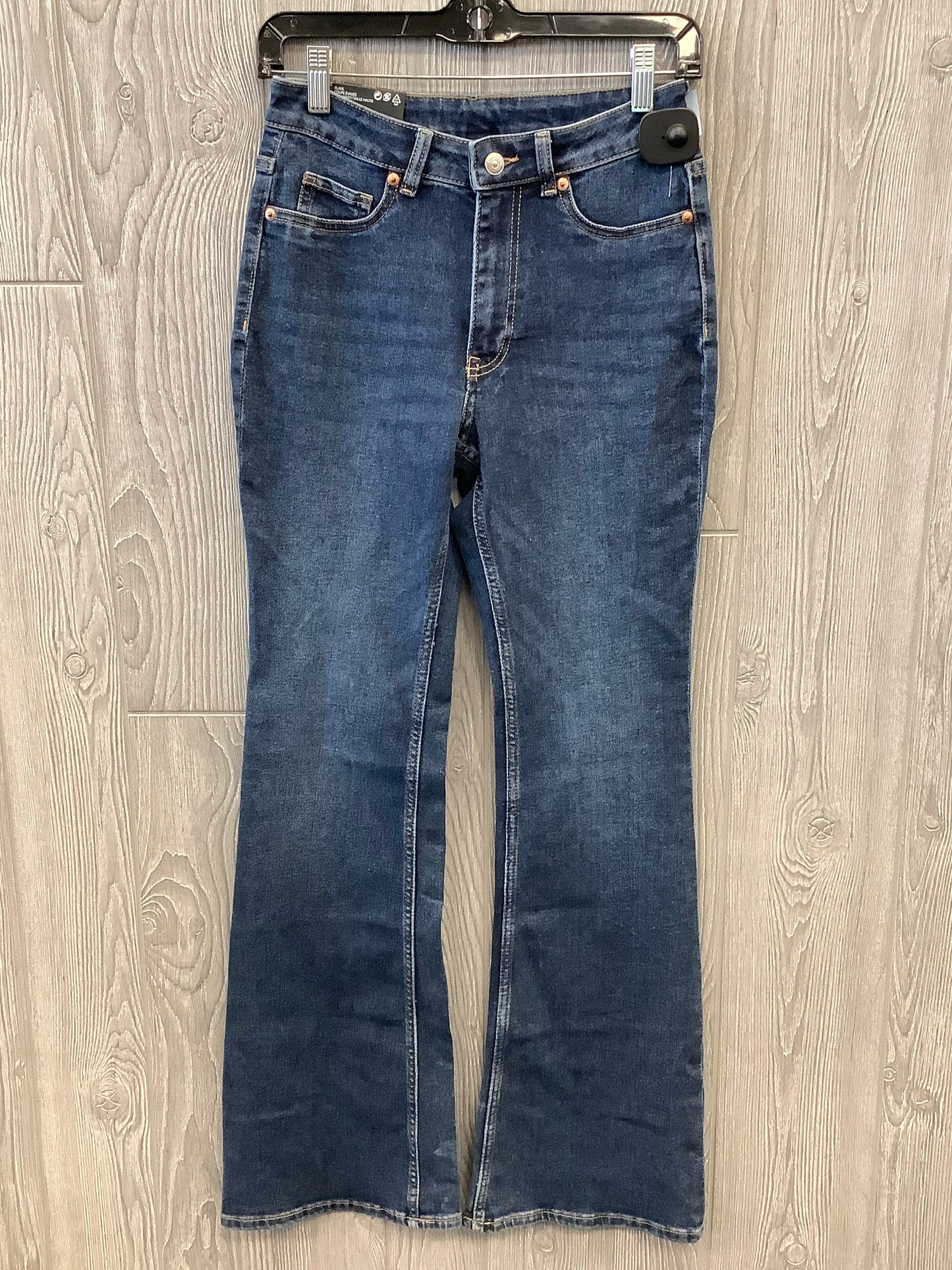 Jeans Flared By Divided In Blue Denim, Size: 4