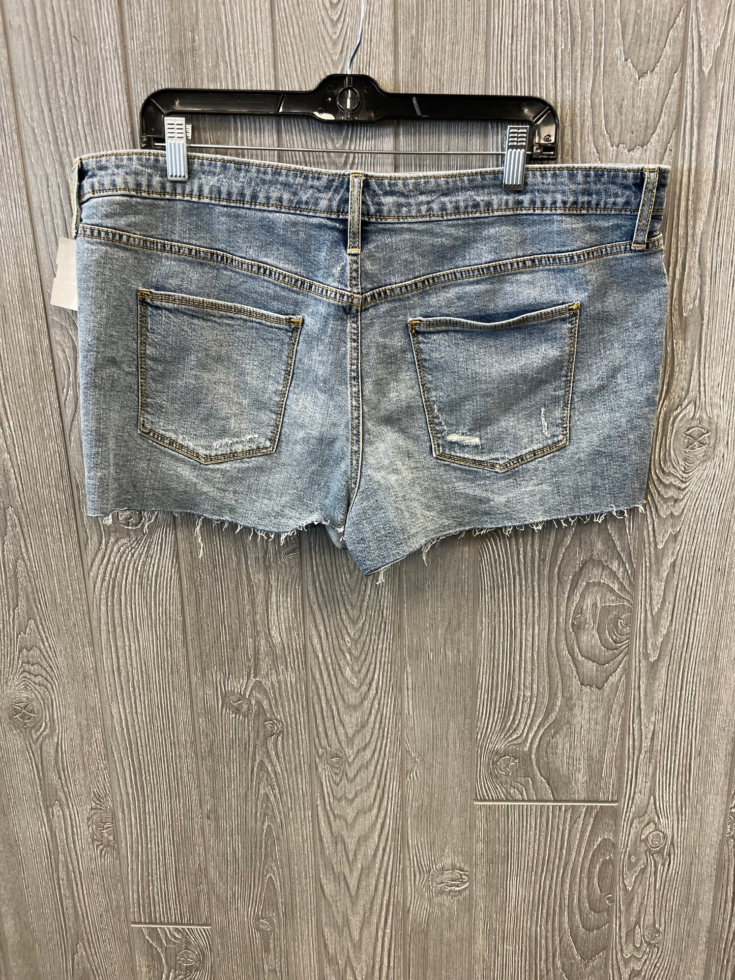 Shorts By Universal Thread In Blue Denim, Size: 18