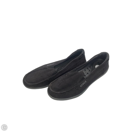 Shoes Flats By Crocs In Black, Size: 7